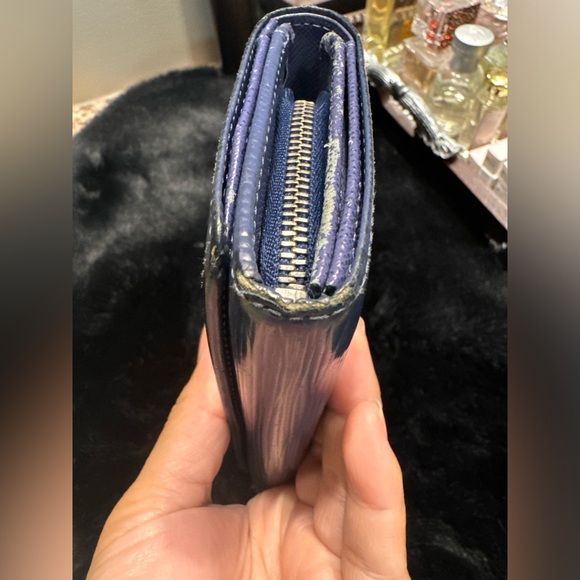 Louis Vuitton Tresor Wallet - Picture 9 of 17